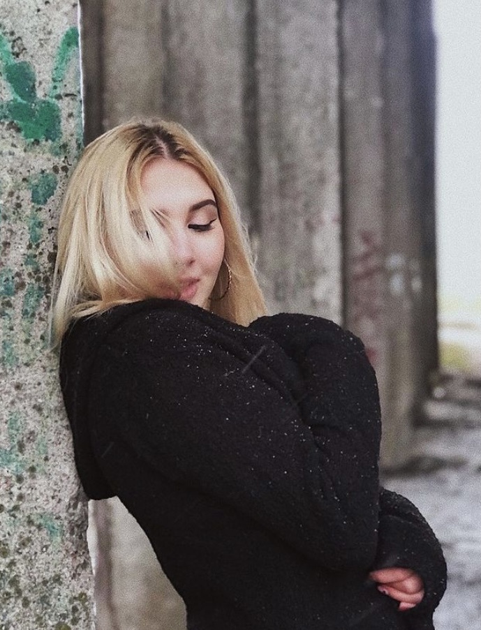 Арина привлекальеная девушка из Павло-Федоровка цена от 9000 руб