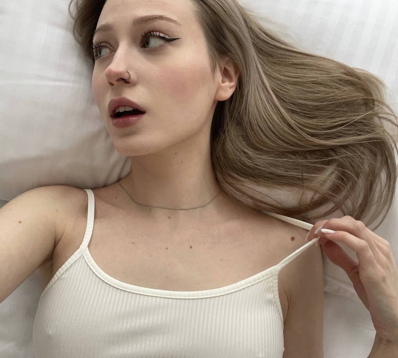 Юлия привлекальеная девушка из Павло-Федоровка цена от 3000 руб