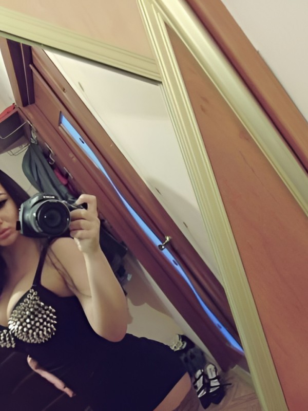 Дарина привлекательная девушка из Павло-Федоровка цена от 10000 руб