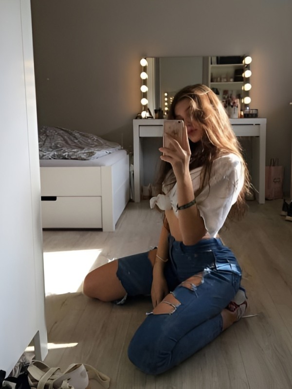 Фаина привлекательная девушка из Павло-Федоровка цена от 4000 руб