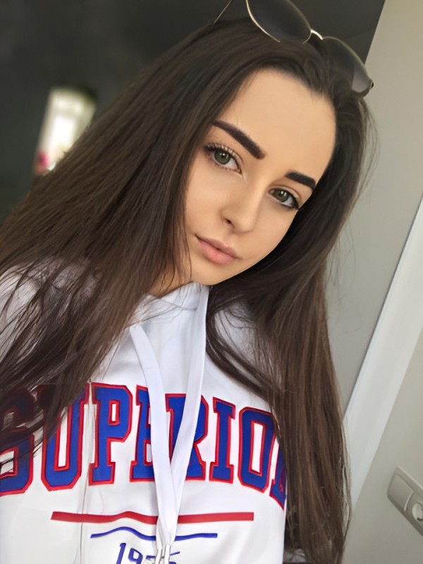 Рената привлекательная девушка из Павло-Федоровка цена от 1500 руб