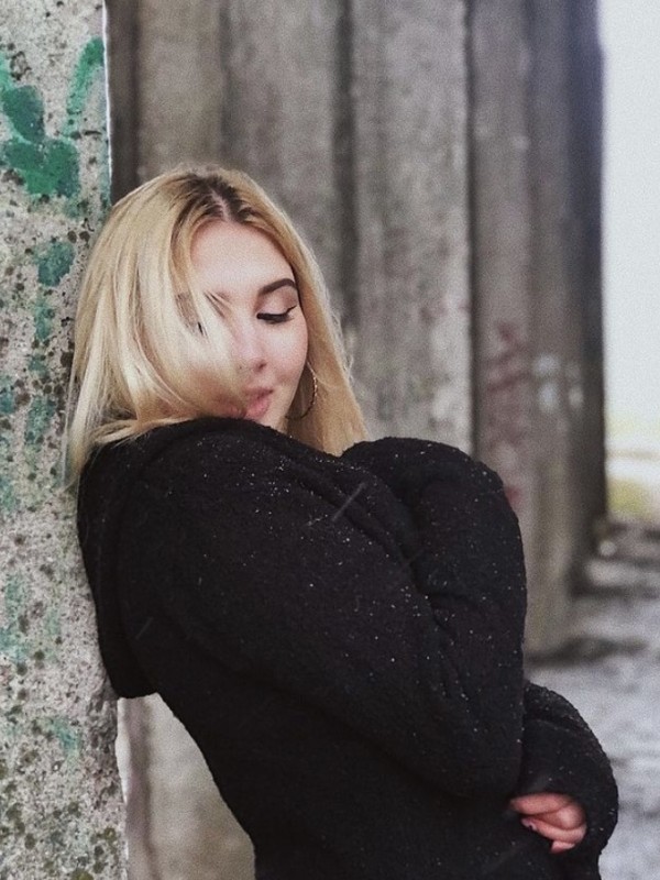 Арина привлекательная девушка из Павло-Федоровка цена от 9000 руб