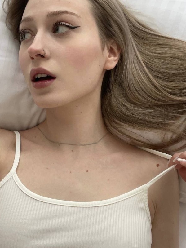 Юлия привлекательная девушка из Павло-Федоровка цена от 3000 руб